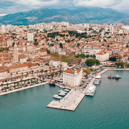 公寓 Cozy Near The 斯普利特