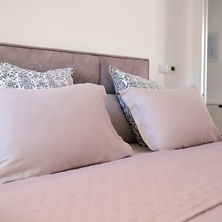 Cozy Near The شقة سبليت